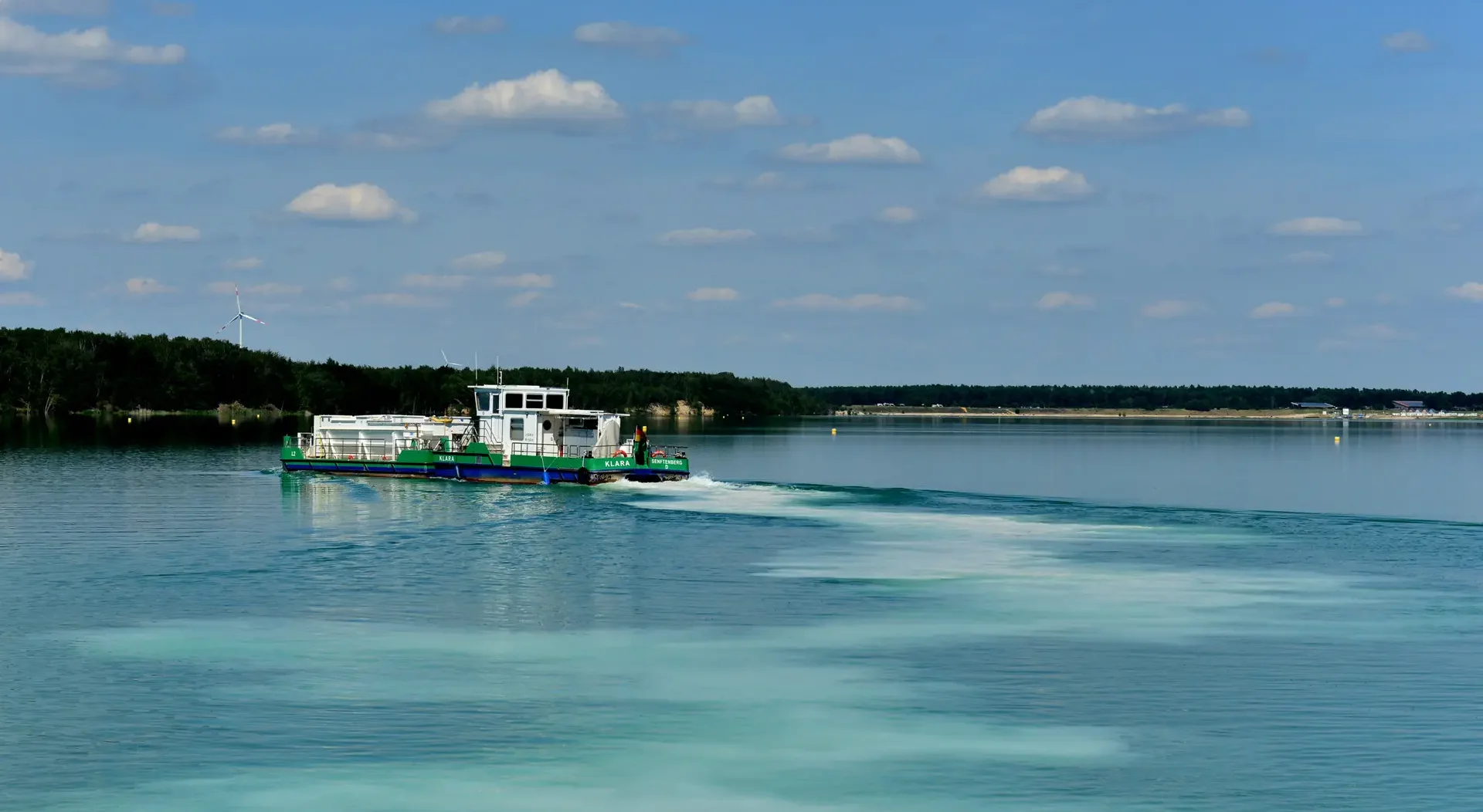 Sanierungsschiff Klara uf dem Partwitzer See