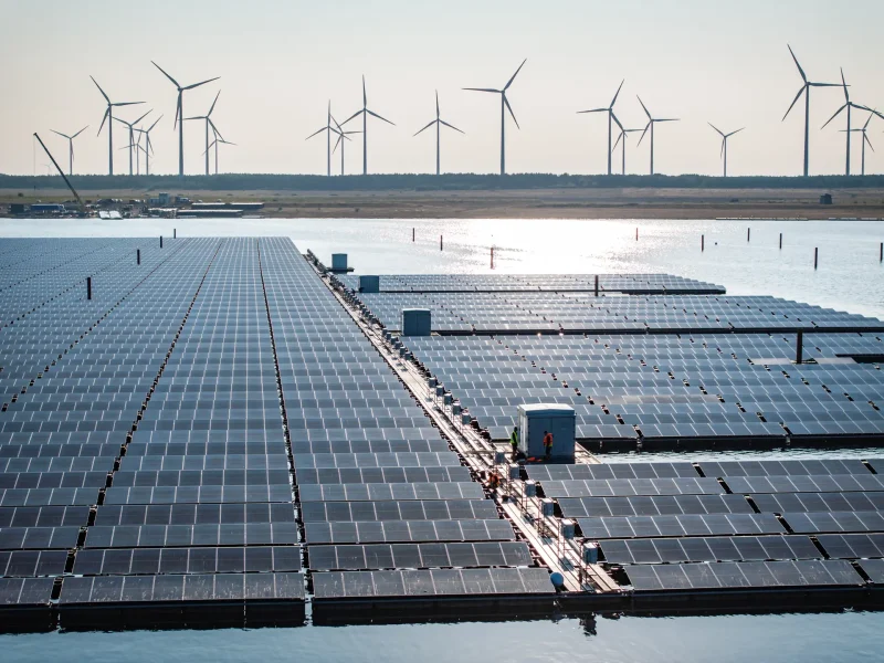 Floating PV-Anlage Cottbiser Ostsee Floating-PV-Anlage auf dem Cottbuser Ostsee